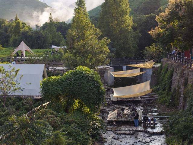 张照片揭露露营热退潮后藏着残酷真相澳门新葡京网页上帝视角惊爆！数万(图2)