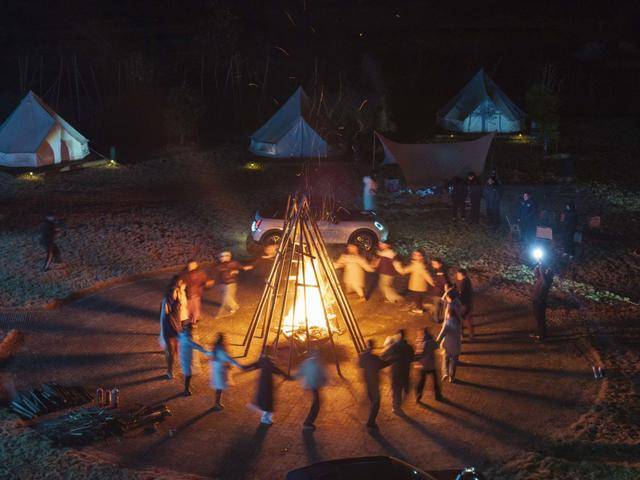 张照片揭露露营热退潮后藏着残酷真相澳门新葡京网页上帝视角惊爆！数万(图3)